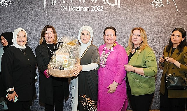 EMİNE ERDOĞAN’A DENİZLİ KEKİĞİ