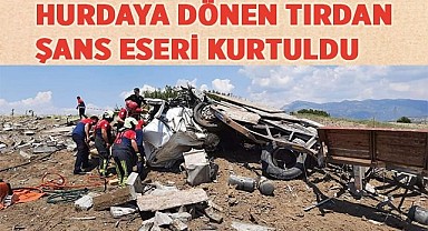 Hurdaya dönen tırdan şans eseri kurtuldu