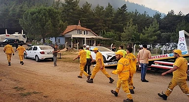 Marmaris'te alevlerin tehdidi altındaki yangın kriz merkezi boşaltılıyor