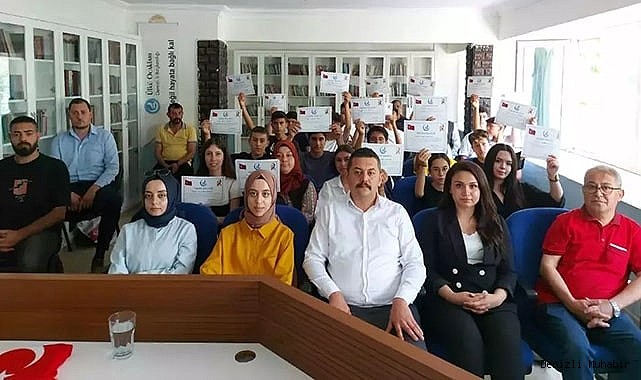 SOLAK, BAŞARILI ÖĞRENCİLERİ ÖDÜLLENDİRDİ
