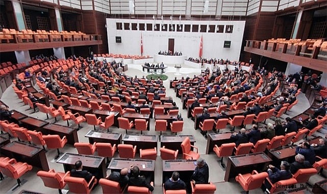 SOSYAL MEDYA DÜZENLEMESİ KANUNU TEKLİFİ GÖRÜŞMELERİ ERTELENDİ