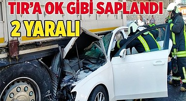Tıra ok gibi saplanan otomobildeki 2 kişi yaralandı