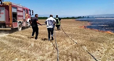 Bilinçsizce yakılan anız 200 dekar alanı siyaha bürüdü