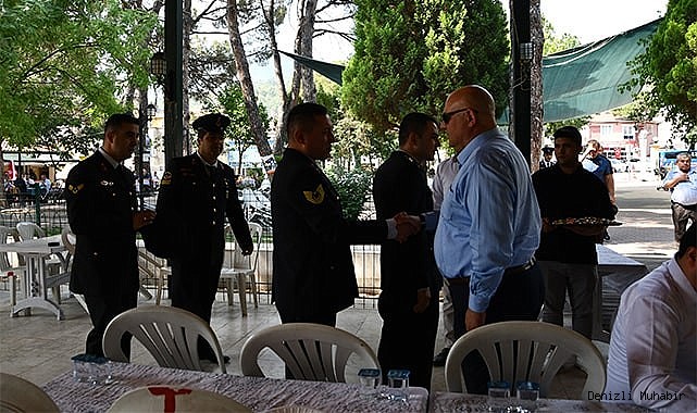Buldan’da bayramlaşma geleneği Kurban’da da bozulmadı