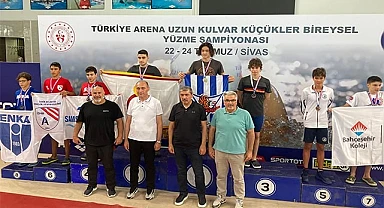 DENİZLİLİ YÜZÜCÜLER SİVAS’TA MADALYA TOPLADI