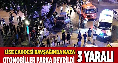 Kavşakta çarpışan otomobiller parka devrildi