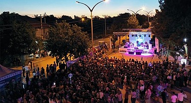 PAMUKKALE’DE KEKİK VE LAVANTA FESTİVALİ COŞKUSU