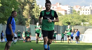 Yeni sezon hazırlıklarını sürdüren Denizlispor taktik çalıştı