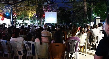 Başkan Şevik çocuklarla birlikte açık havada sinema keyfi yaşadı
