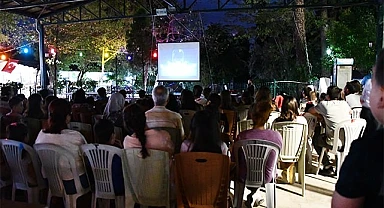 Başkan Şevik çocuklarla birlikte açık havada sinema keyfi yaşadı