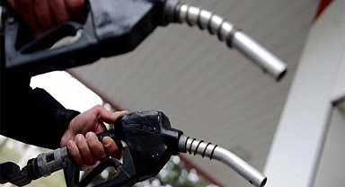 Benzinde indirim, motorinde zam bekleniyor