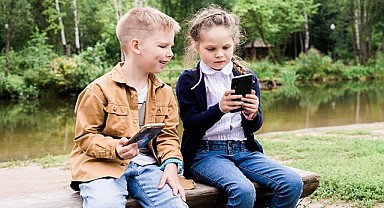 Çocuklar günün 6 saatini  sosyal medyada geçiriyor