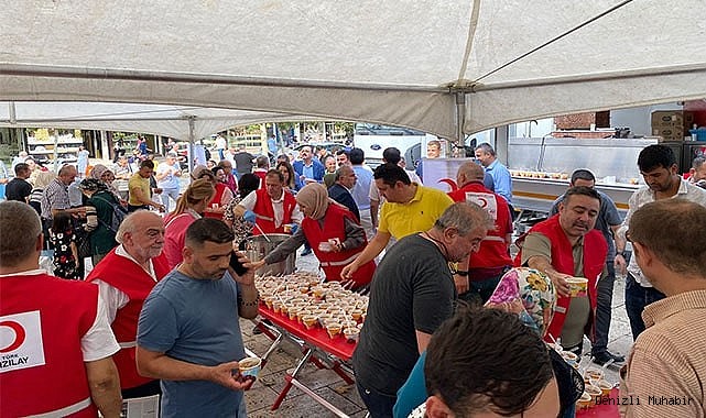 Kızılay, aşure dağıttı