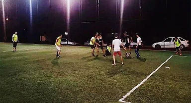 PROFESYONEL FUTBOLCULARA TAŞ ÇIKARTTILAR