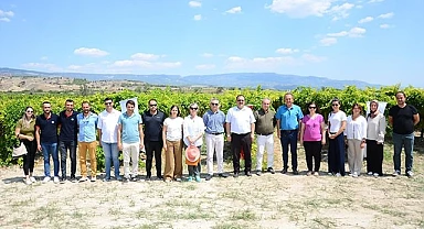 Salkım güvesiyle mücadele tarla gününde anlatıldı