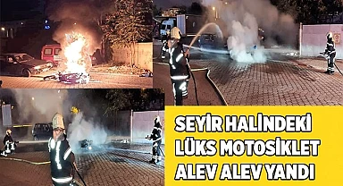 Seyir halindeki lüks motosiklet alev alev yandı