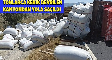 Tonlarca kekik devrilen kamyondan yola saçıldı
