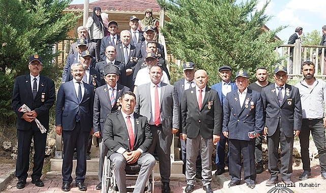 Çivril'de gaziler öğrencilerle buluştu