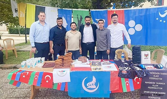 HEM TANITIM YAPTILAR, HEM SİMİT AYRAN İKRAMINDA BULUNDULAR