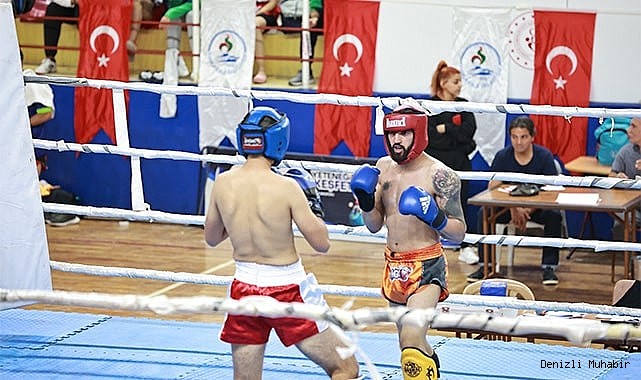 Kick boks heyecanı Denizli'de yaşandı