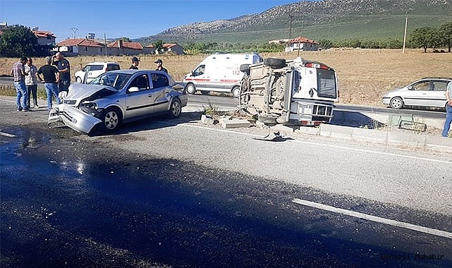 Otomobil makas atan hafif ticari araca çarptı; 1 yaralı