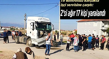 Tır kontrolsüz kavşakta işçi servisine çarptı: 2'si ağır 17 kişi yaralandı
