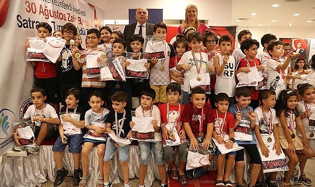 TURNUVAYA KATILAN SPORCULAR ÖDÜLLENDİRİLDİ