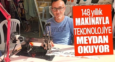 148 yıllık makinasıyla sanatını icra ediyor