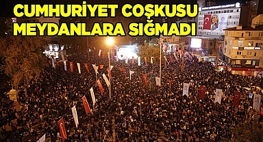 Cumhuriyet coşkusu meydanlara sığmadı
