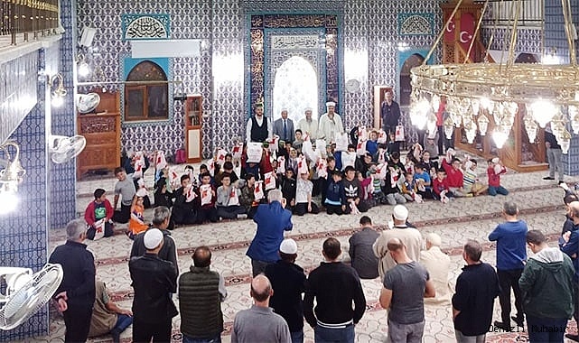 Denizli'de Mevlit kandilinde camiler doldu