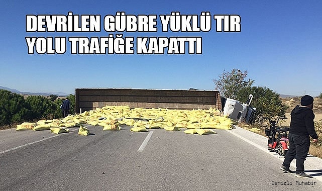 Devrilen gübre yüklü tır yolu trafiğe kapattı