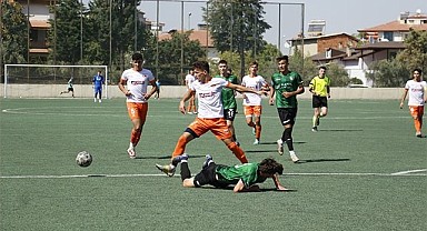 Genç horozlar lige farkla başladı