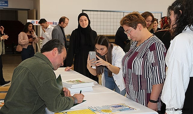 İletişim Fakültesi’nin Gerçekleştirdiği “İletişim ve Mizah” Temalı Söyleşiye Yoğun İlgi