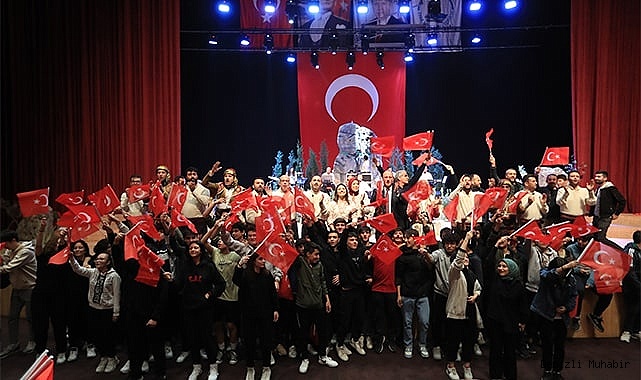 PAMUKKALE BELEDİYESİ "İŞGALDEN CUMHURİYET"E OYUNUNU LİSELİLERLE BULUŞTURDU