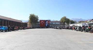 PAMUKKALE'DE 29 EKİM CUMHURİYET KORTEJİ COŞKUSU