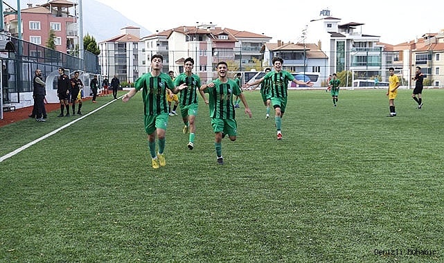 Genç horozlar Eskişehirspor’u puansız gönderdi