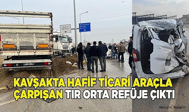 Kavşakta hafif ticari araçla çarpışan tır orta refüje çıktı