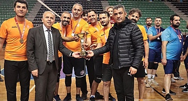 ÖĞRETMENLER VOLEYBOL TURNUVASINDA BULUŞTU