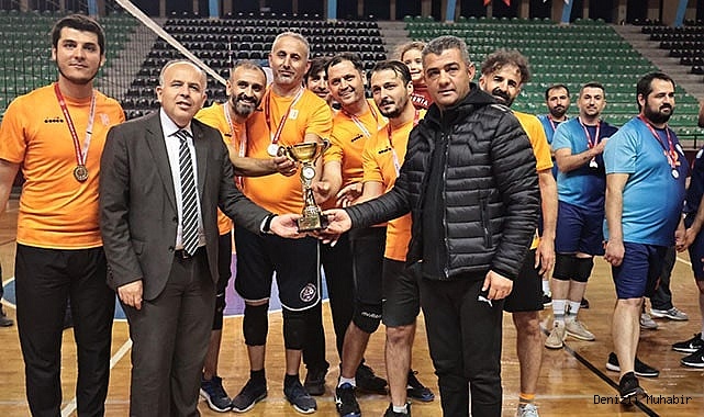 ÖĞRETMENLER VOLEYBOL TURNUVASINDA BULUŞTU