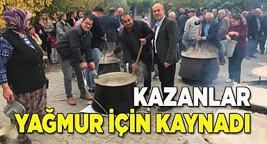 Yüzlerce vatandaş yağmur için ellerini semaya açtı