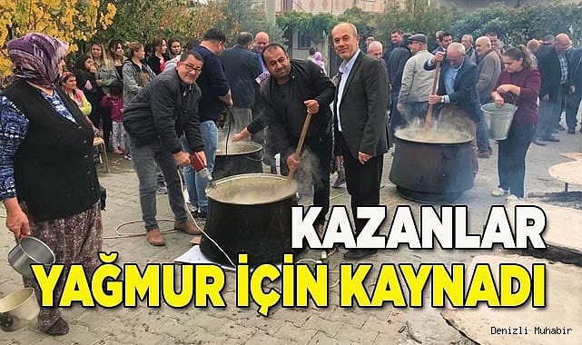 Yüzlerce vatandaş yağmur için ellerini semaya açtı