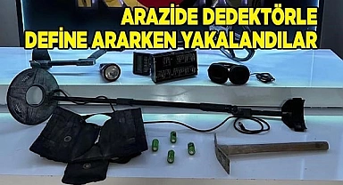 Arazide dedektörle define ararken yakalandılar