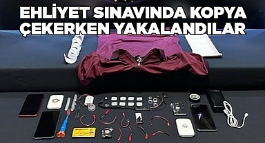 Ehliyet sınavında kopya çekerken yakalandılar