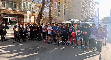 GENÇLER ATASI İÇİN KOŞTU
