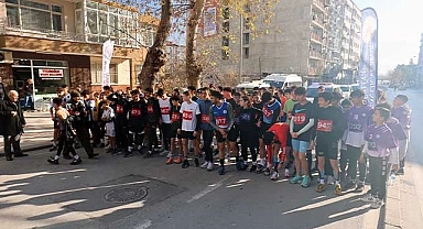 GENÇLER ATASI İÇİN KOŞTU