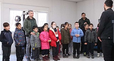 MİNİK ÖĞRENCİLER PET KAFE’Yİ ZİYARET ETTİ