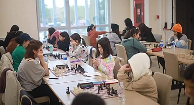 SATRANÇ SEVGİSİ DENİZLİ’DE 7’DEN 70’E