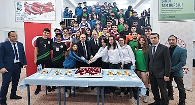 Yurtlarda barınan 585 genç 6 branşta kozlarını paylaşıyor