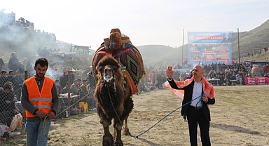 Başkan Özbaş’tan deve güreşlerine davet