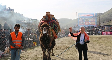 Başkan Özbaş’tan deve güreşlerine davet